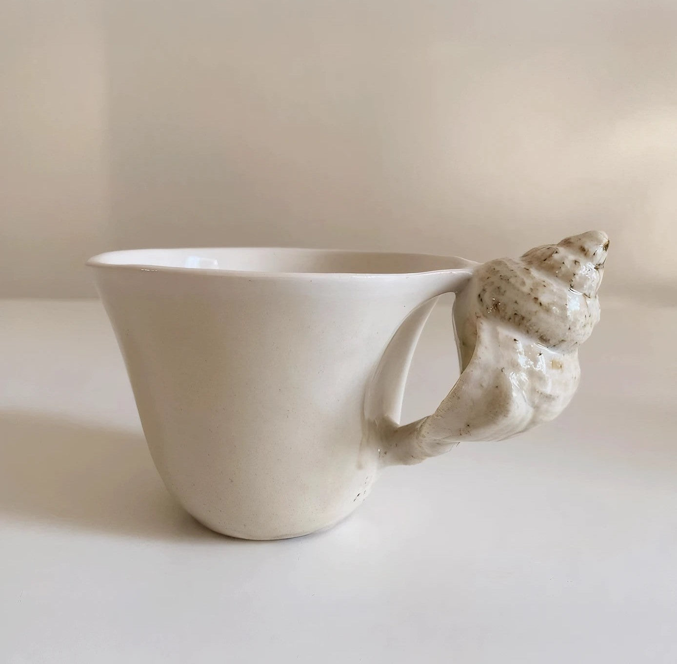 Ceramic Coffee Mugs Set with Seashell Handle & Artisan Design for Coastal Elegance 4