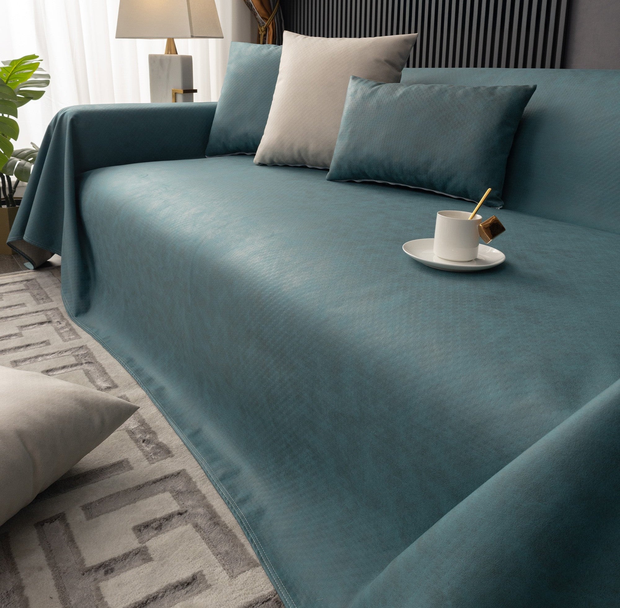 Waterproof, scratch-resistant, and non-slip sofa cover for pet owners 13